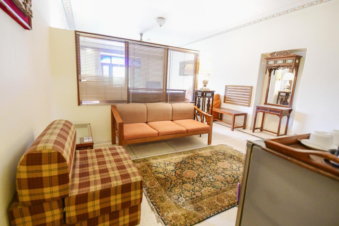 Hotel Meghniwas Dźajpur Zewnętrze zdjęcie